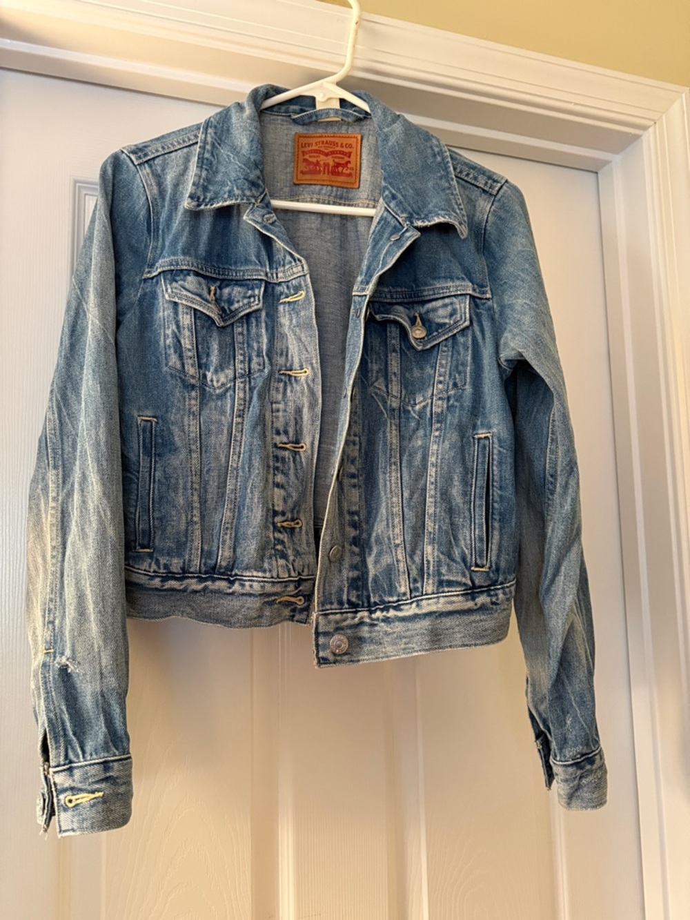 Levi's Women's Light Wash Blue Denim Jacket